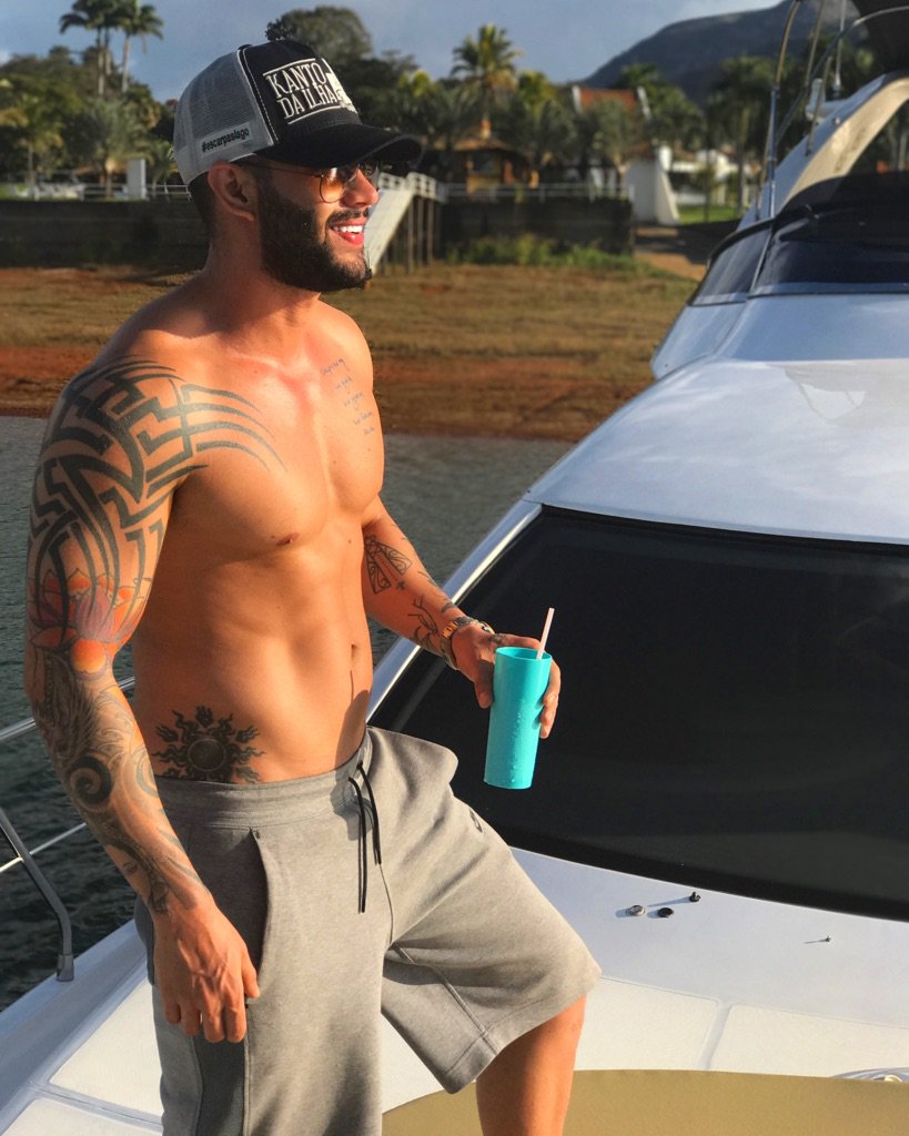 gusttavo_lima's tweet photo. Escarpas do Lago/Capitólio... Agora partiu Nova Belém/MG já já tem GL pra vcs!!! #PaiDoGabriel https://t.co/j7Xori2lBc