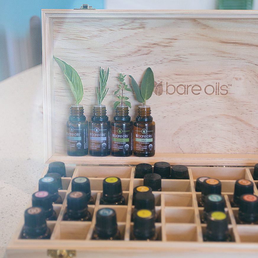 YORBareOils's tweet photo. Hay un aceite para eso®! Más de 995 usos y seguimos contando. Cuál es tu favorito? https://t.co/AJBk0Roo1K #aromaterapia #aceitesesenciales https://t.co/LG4WFq5lYb