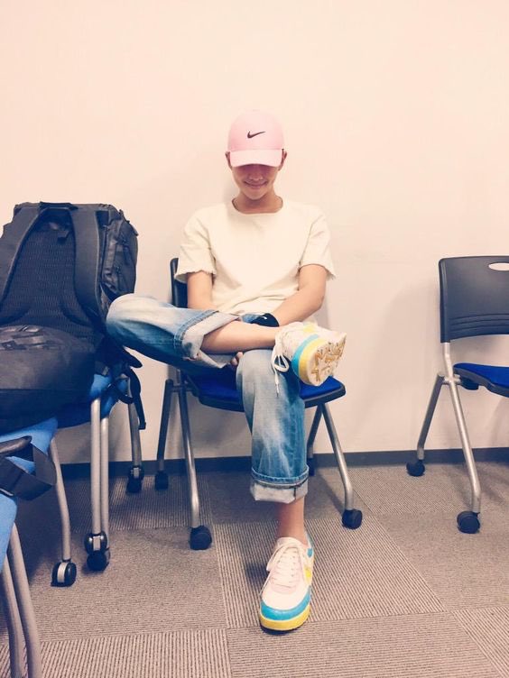 YE0NJUNlE's tweet photo. namjoon with those bape star pink, yellow, and blue shoes is my favorite aesthetic https://t.co/RRTiUjHf3G