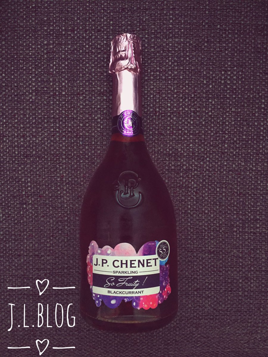 1Bird26's tweet image. I have to say this is the first wine I have tasted that I can really taste blackcurrant @JPChenetCanada #SoFruity #Sparkling #Wine #5.5% 👌🏼🍷