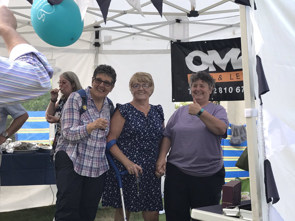 Nat_Montague's tweet photo. The Bubbly Lyn and Debbs and there 2 #RealFurryFriends happily moved into there @WessexParkHomes #Contemporary https://t.co/Mj6bFJkgUH