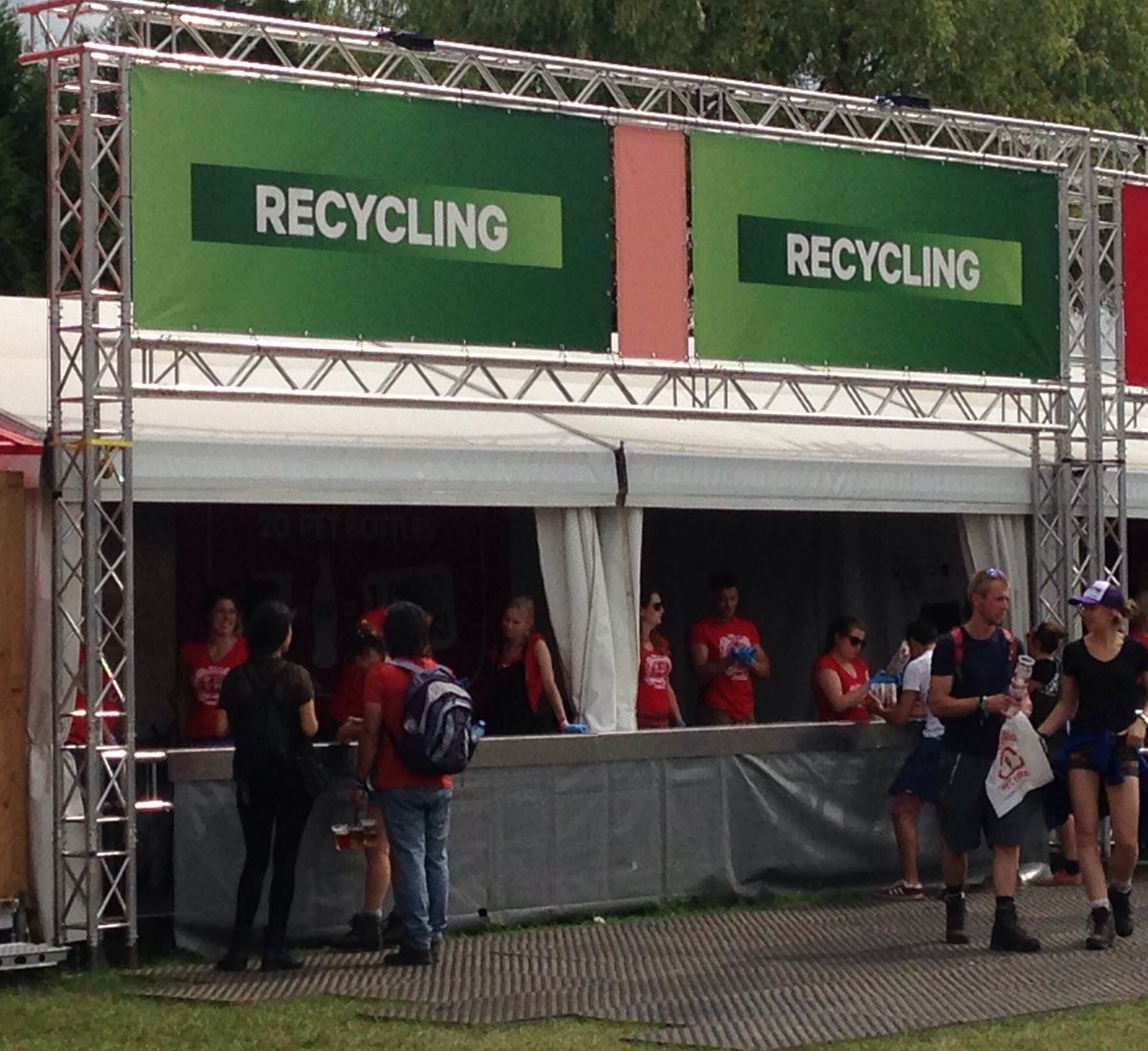 HenriColens's tweet photo. Music #festivals are a great place to #educate people about #recycling &amp; #biobased #plastic. Example: @BraskemBio iPhone cover! #BringOnBio https://t.co/2T0wvBGE6h