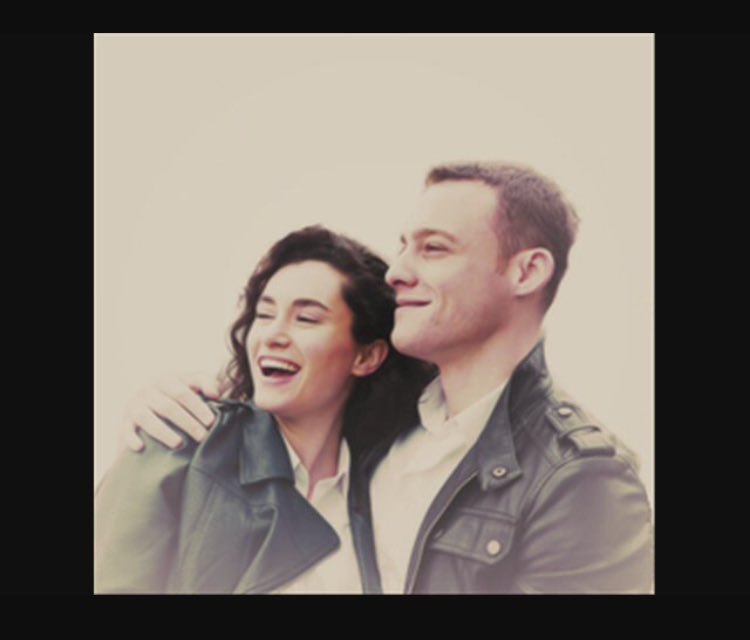 handekeremoo's tweet photo. 4 sene önce bugün... #GüneşiBeklerken #zeyker #2temmuz @dogandemirhande @KeremBursin https://t.co/Gny9Nt8OI4