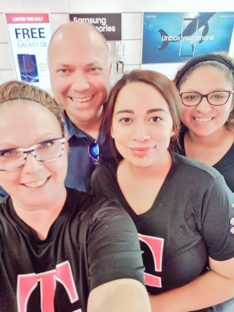 LisaDugg3r's tweet photo. Oh just another day at T-MOBILE with Jon Freier! #tmobilelubbock #690D https://t.co/PMYsFwsEvv