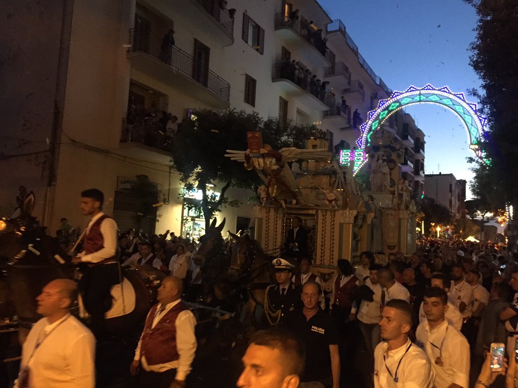Basilicata_Tur's tweet photo. Live dalla festa della #bruna di #Matera, nel vivo della manifestazione #Basilicata #webasilicata #SummerinBasilicata #bellascoperta https://t.co/ePhGcKDz65