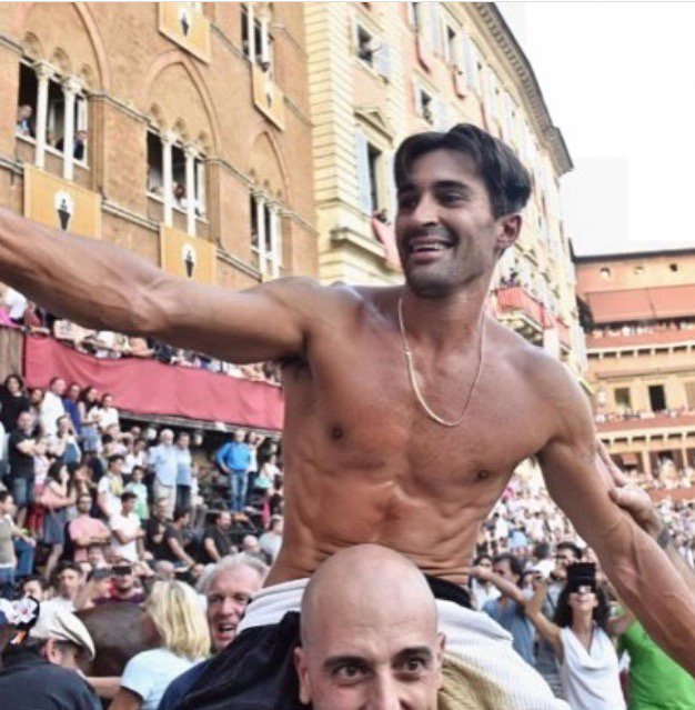 Congratulations to Giraffa &amp; Jonatan "Scompiglio" Bartoletti, winning on Sarbana tonight! His third consecutive victory! #PaliodiSiena