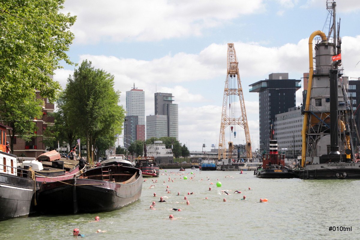 Jolanlelieveld's tweet image. Het was gezellig bij het #waterweekend met oa de #010cityswim voor @danieldenhoed  rotterdamthroughmylens.blogspot.nl/2017/07/waterw… @010swim @RdamFestivals
