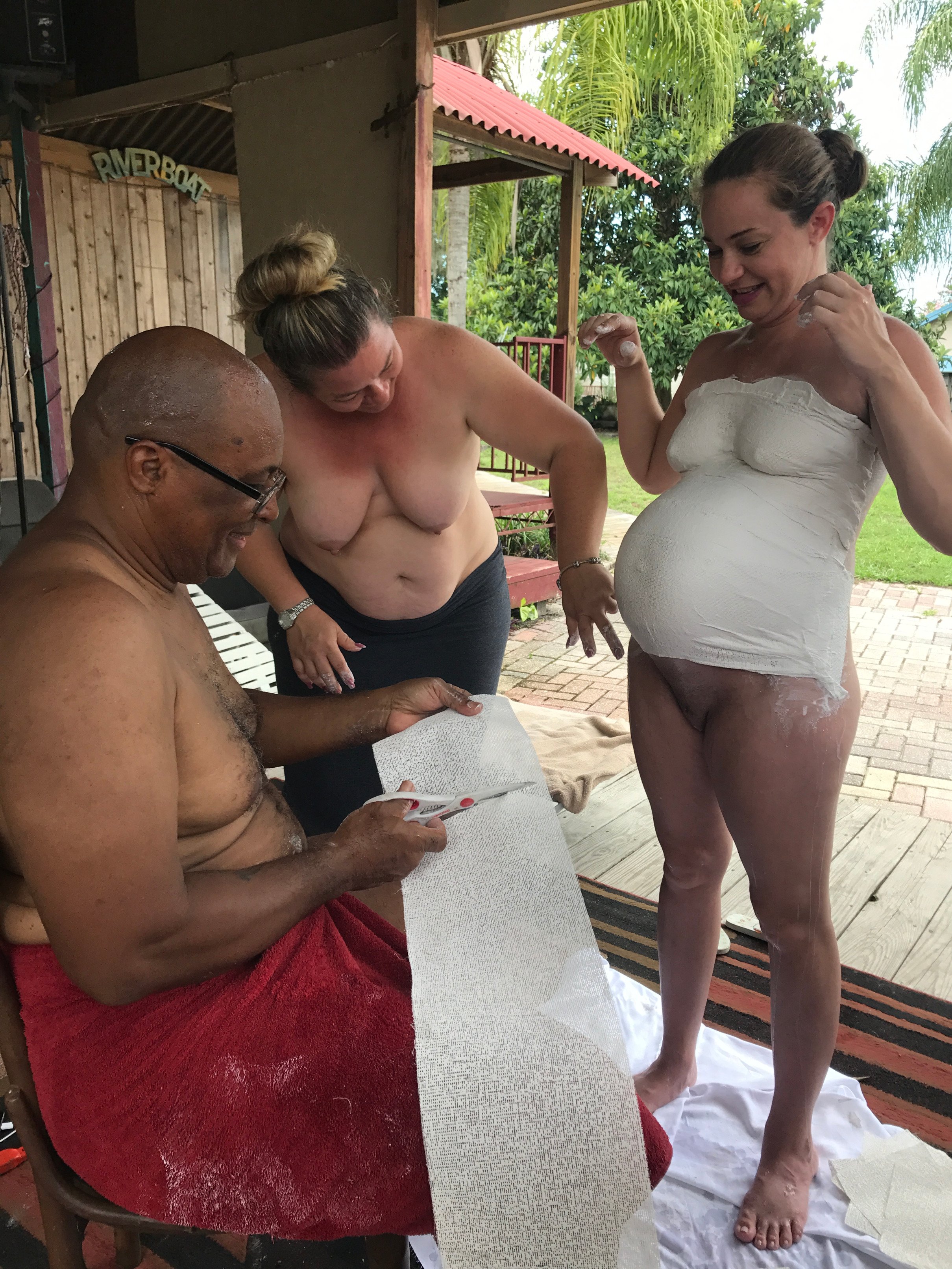 pregnant nudist  /  X