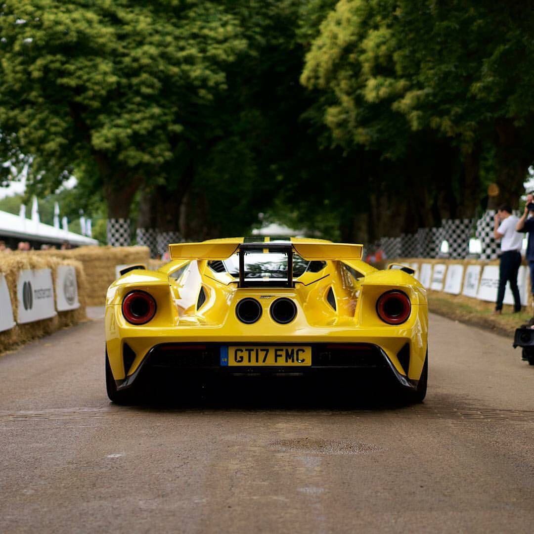 CarbonRev's tweet image. The @Ford GT preparing for liftoff at @fosgoodwood • #FOS2017 #GoodwoodFOS #CarbonRevolution #FordGT 📷: @pistonphoto