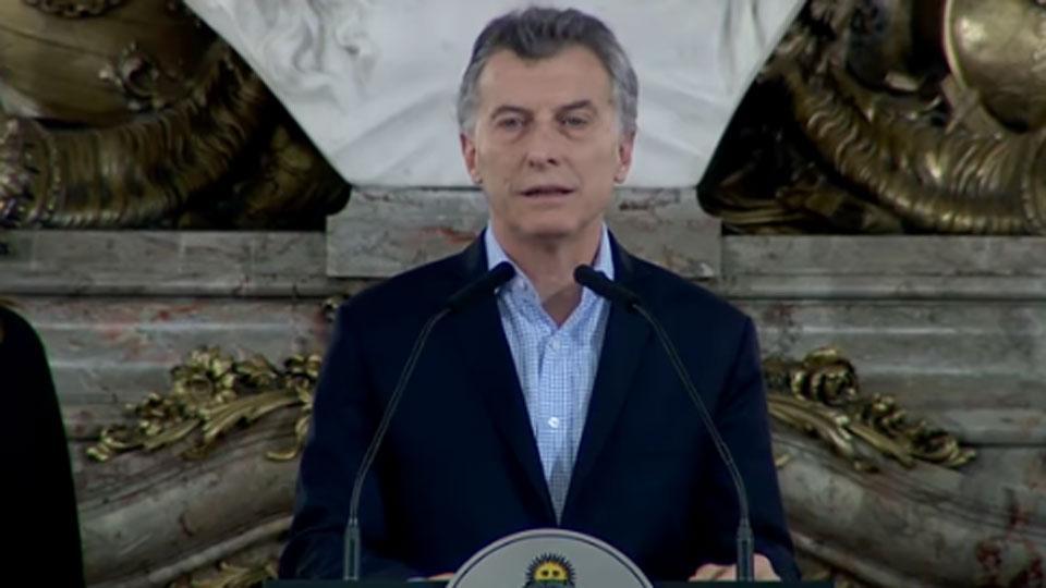 Macri volvió a apuntar contra la mafia de los juicios laborales: “Una pyme que cierra no vuelve a abrir más” bit.ly/2sfTzfm