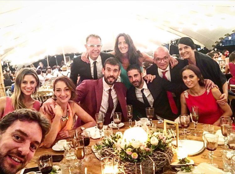 paugasol's tweet photo. Gran noche de boda en #Menorca!! Muchas felicidades a mi buen amigo @23Llull y Almu!! https://t.co/05SAqyJUou