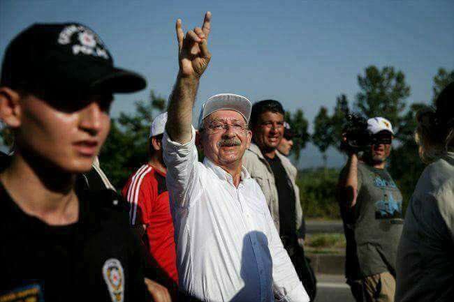 #MeseleAdaletDeğil.Sıcaktan beyni sulanmış tarla faresi sana nasıl küfür edeceğimi bulamıyorum çünkü edeceğim küfüre alfabedeki harf yetmez