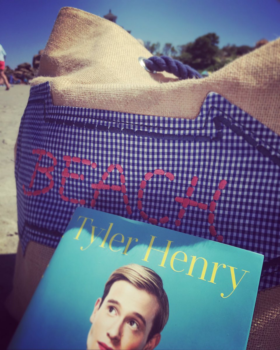 shanecdotes_'s tweet photo. I took @tyhenrymedium with me to the beach today ☺️💙🌺🌸♥️ #extrasunshine #tylerhenry #tylerhenryhollywoodmedium #tylerhenrybetweentwoworlds 🎈 https://t.co/gMt1K0JAvZ
