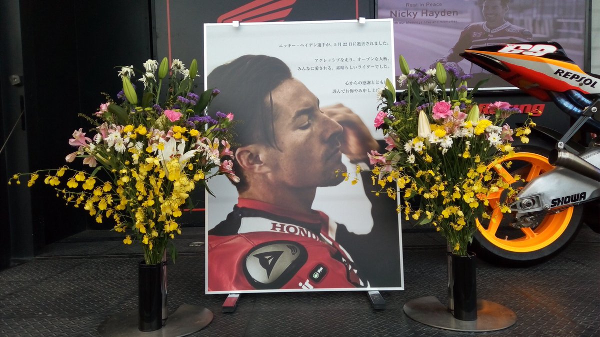 naonicky's tweet photo. #Nickyhyden #MotoGP_Legend #GoNicky #RideOnKentuckyKid #ripnickyhayden #ForzaNicky
@naonicky https://t.co/TNPUsM23Y0