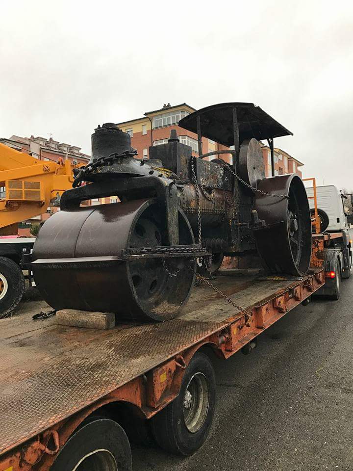 Lajiro30's tweet photo. Base preparada
La #Máquina, se ve desde la carretera, está pintada

Porqué no está ya en la glorieta la #apisonadora?
#LaQuieroEnUnaRotonda https://t.co/UnfZGawoI5