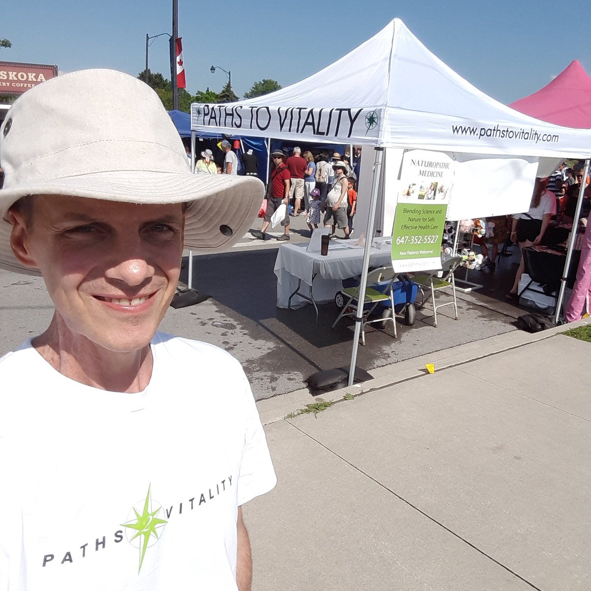 Pathstovitality's tweet photo. The sun is out &amp; the crowd is lively  #Stouffville #strawberryfestival Lots of ?s about #osteopathy #naturopathy #healthyliving #wellness https://t.co/elZ72NPH76