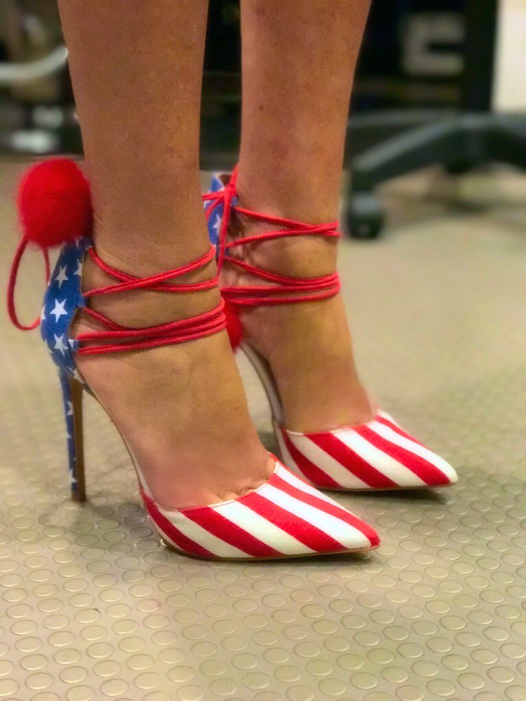 #shoefie Sunday - happy 4th of July weekend! 🇺🇸