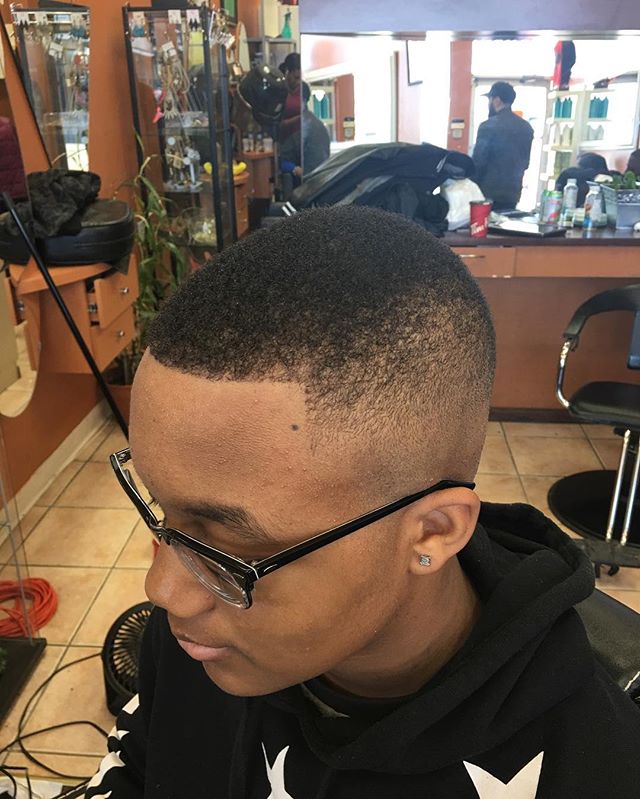 arseniocut's tweet photo. Shape fade 
#andis #fadehaircut #barbershopconnect #barbershop #haircut #ajax #whitby #oshawa #durham #oster #wahlpro 📷: @arseniothebarber https://t.co/zXJY9Wbiaf