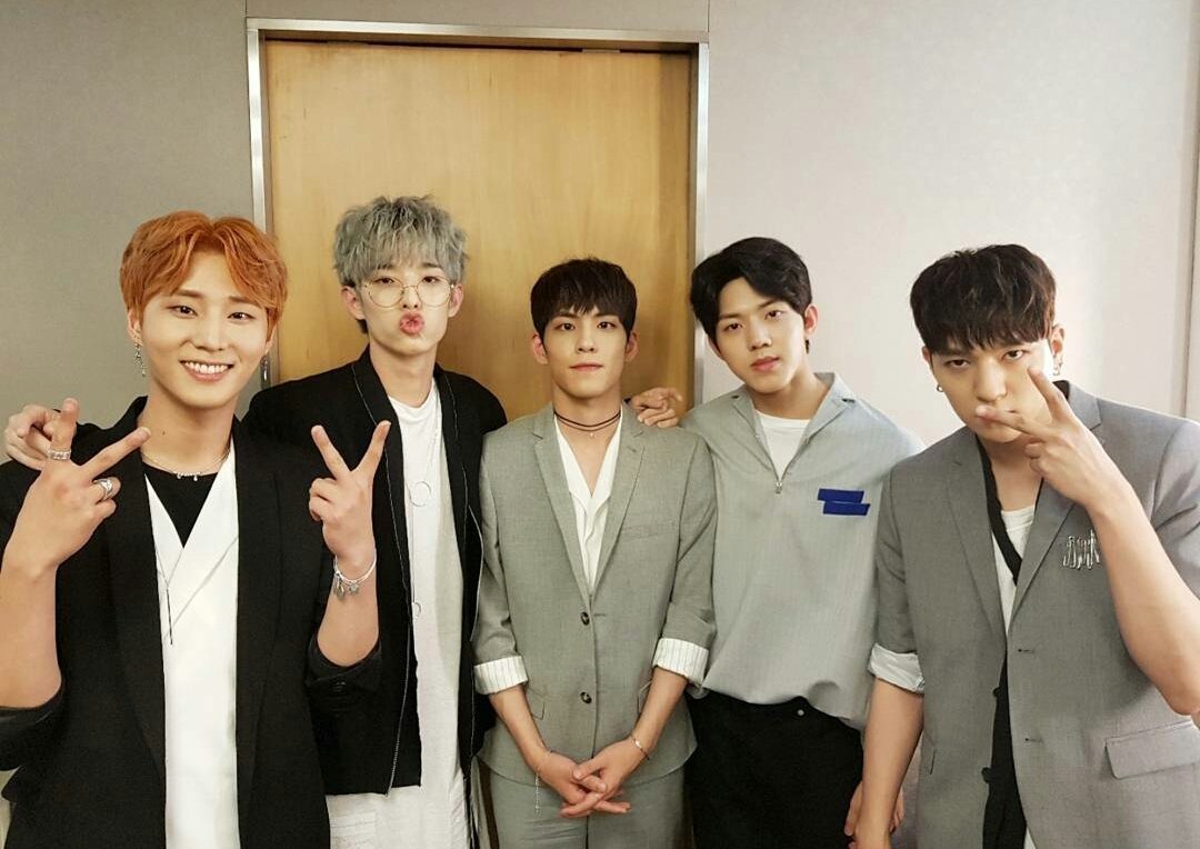FanbaseDAY6's tweet photo. - Quantos visuais Day6 tem?
- 5
- Quantos membros Day6 tem?
- 5

~ Brian ☀ https://t.co/Qg6EyH3uWf