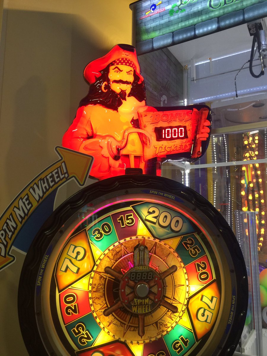 RandyTheBig's tweet photo. @CapnJakSparo519 has his own gambling machine now. He's officially made it https://t.co/TuLW8dmqX7