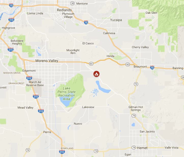 Firefighters are battling a 10 acre fire off Gilman Springs Rd & Alessandro Blvd, east of Moreno Valley. #LisaFire  rvcfire.org/_Layouts/Incid…
