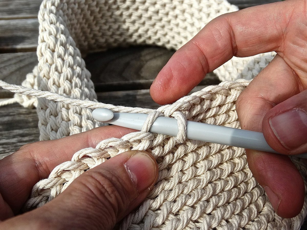 alachualibrary's tweet photo. Set your alarm tonight! #Crochet Club is every Monday at #ArcherLibrary 10:30-11:30AM. Make crafty friends and share patterns https://t.co/m1MWRhMoYf