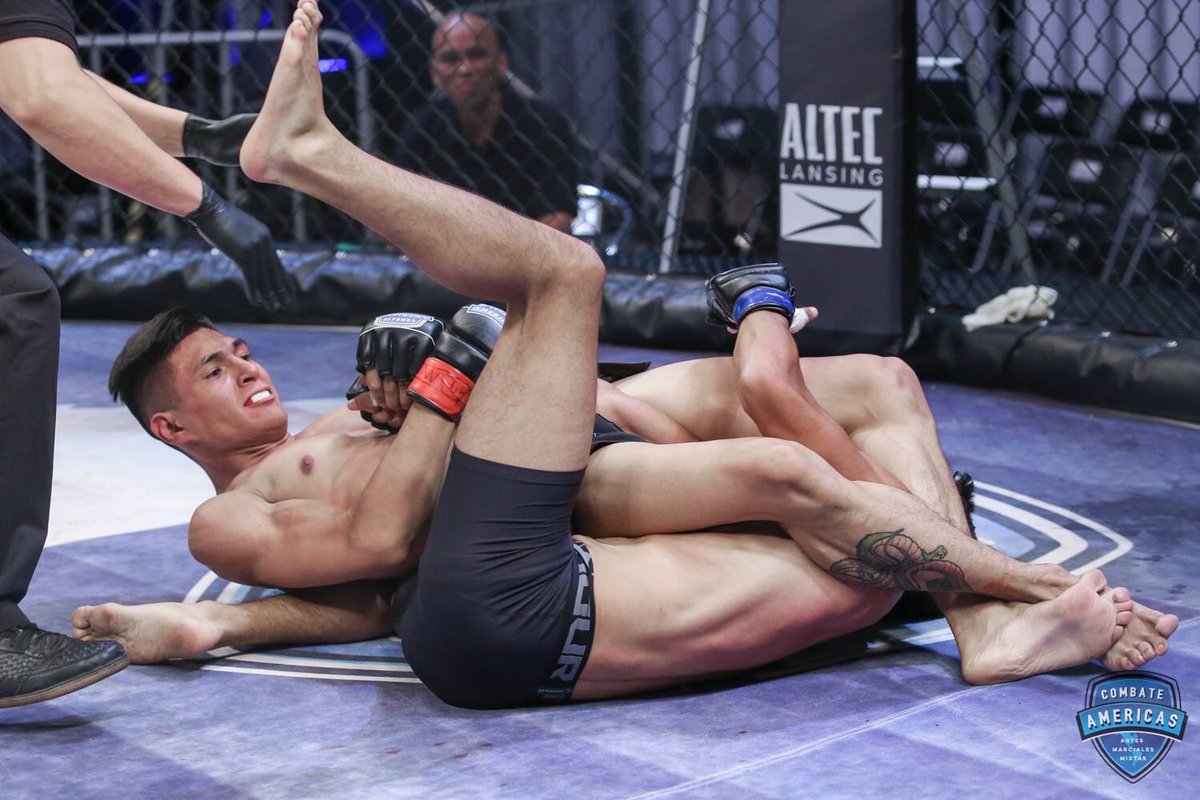 combateglobal's tweet photo. Edgar Chairez vs. Erick Villaluz
#Combate15: Mexico City
#Recap https://t.co/6yCbhrXM5w