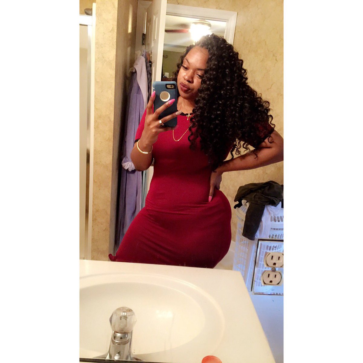 _LowwKeySha_'s tweet photo. Why window shop , when you can own this 😏😜😍😊 https://t.co/0sumnHtzkb