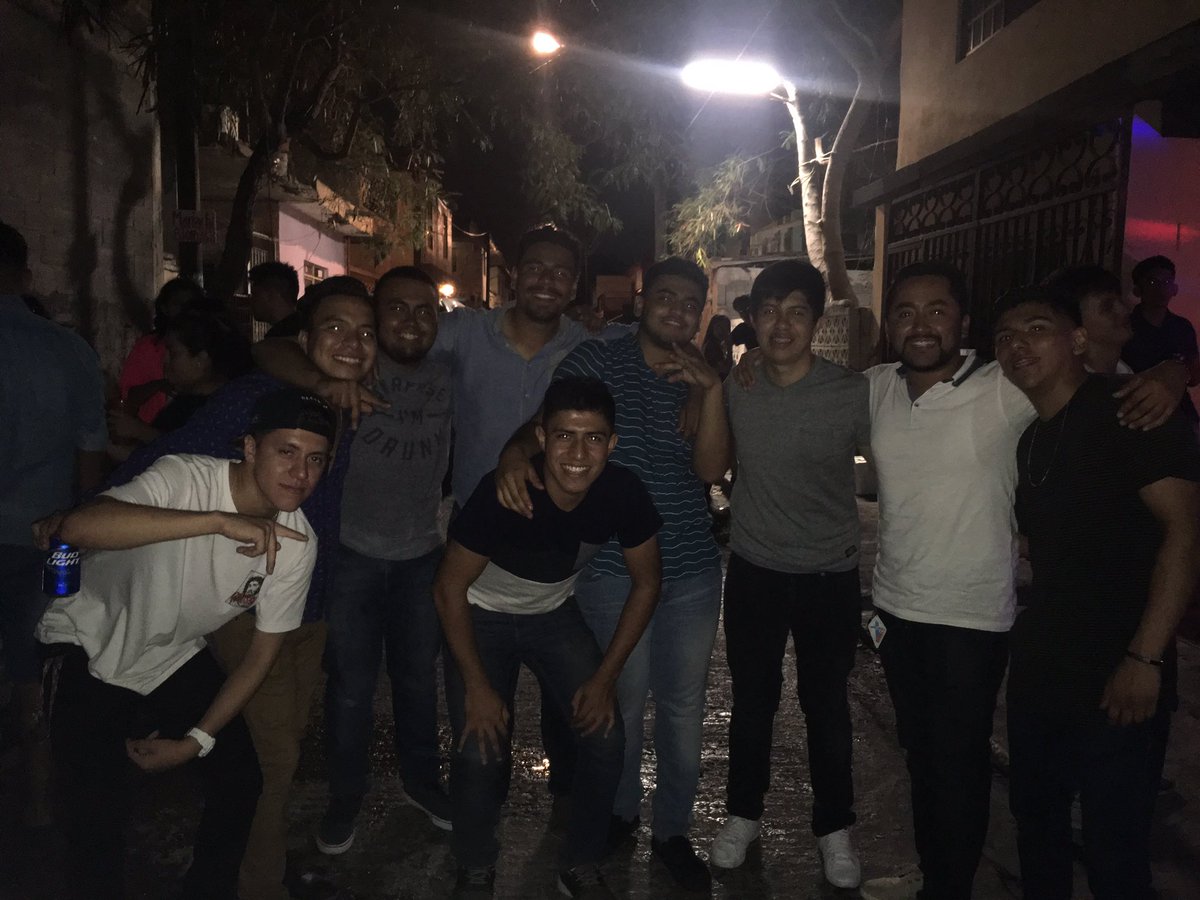 Davidemg21's tweet photo. Como iban llegando #SFVF https://t.co/Z4yLR0gObw