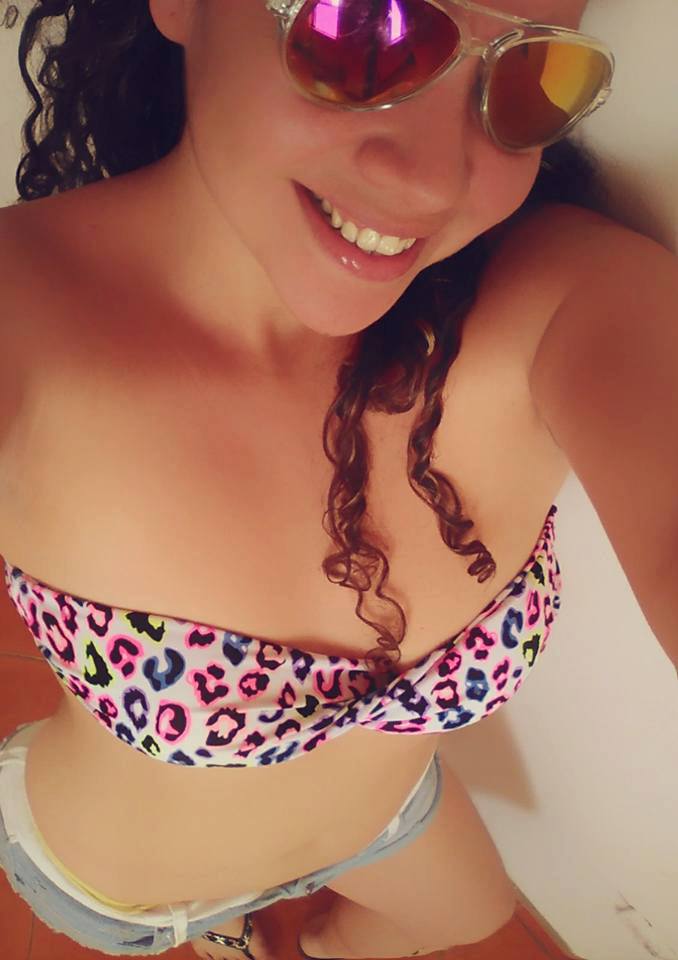 ducksticks's tweet photo. Let's enjoy this summer showing some white skin for my black boyz, huh? 😜😘💋 #snowbunny #bbclover #bikini #summer #boobs #SundayFunday #teen https://t.co/uLiAni70QL
