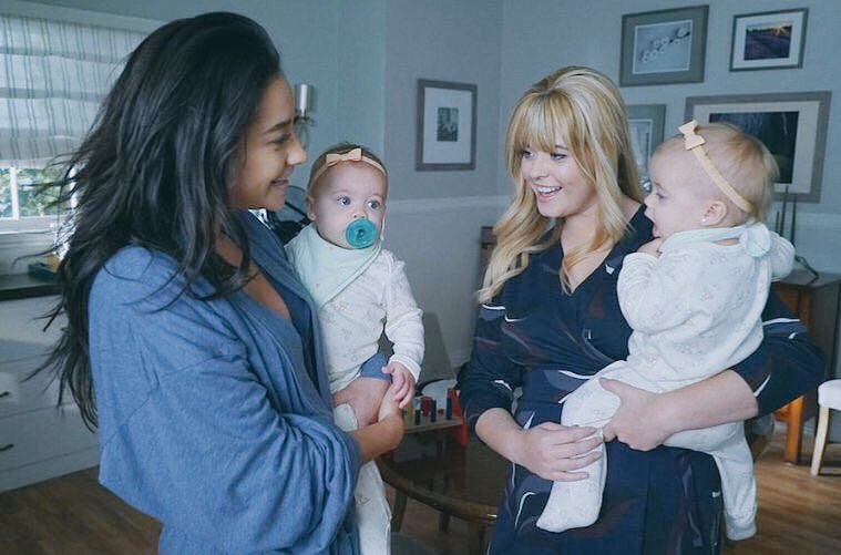 Clastweet's tweet image. Goodnight with my whole world!

#EmisonEndgame #Emison #PLL