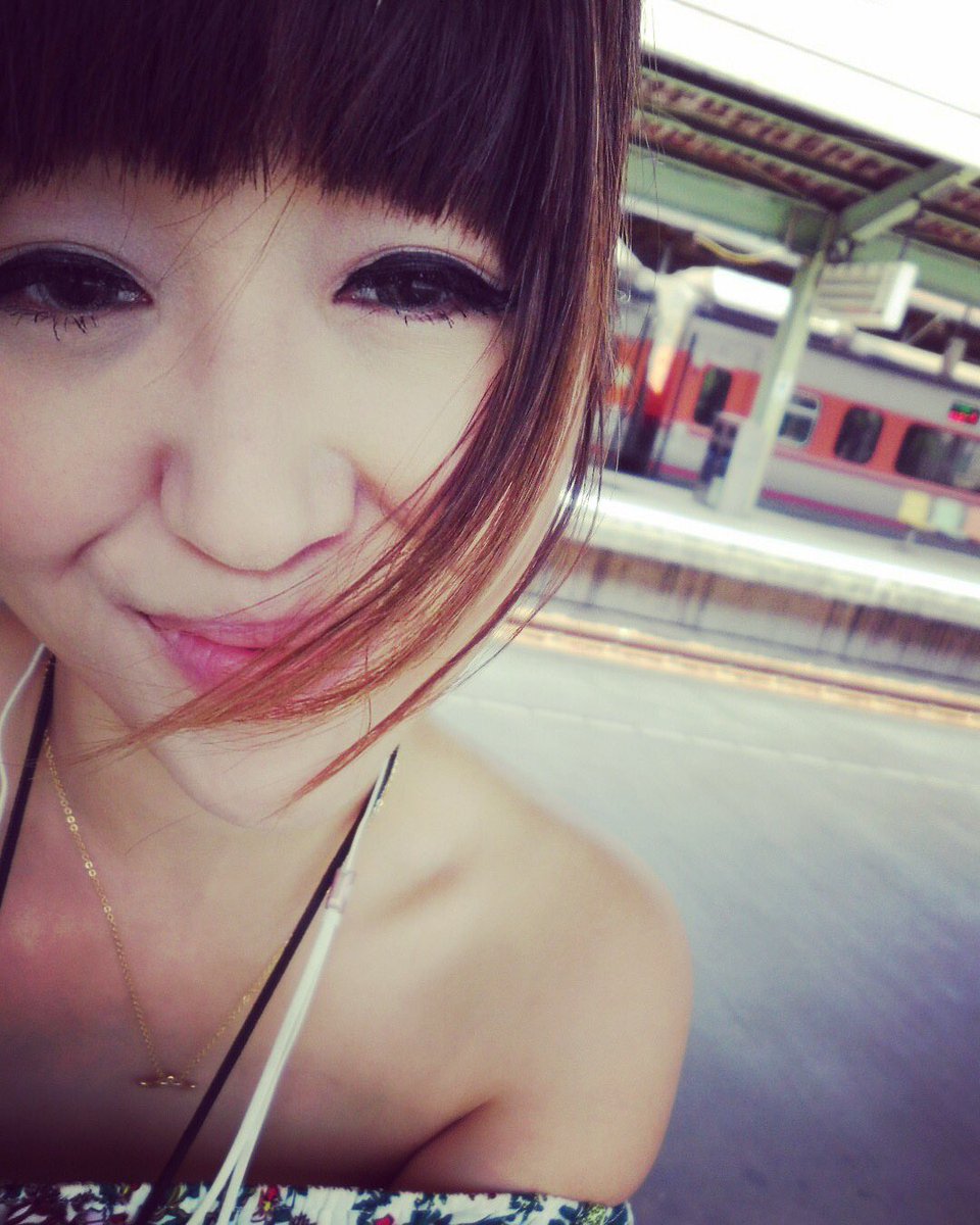 Emily Hou (EmilyHou3) Twitter