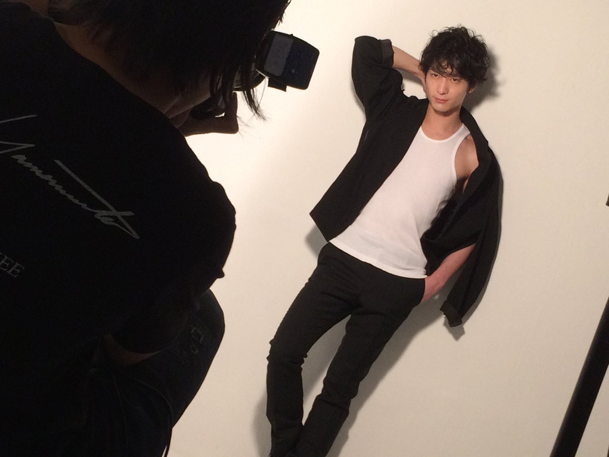 公式 Tvガイドperson 姉妹誌 関連商品 Pa Twitter Tvガイドvoice Stars Vol 2 好評発売中 世界的写真家 レスリー キーさんが撮り下ろす連載には梅原裕一郎さん Umeumeume Y が登場 ここでメイキングを公開 Sexyな写真の数々は永久保存版です ご購入はhttps