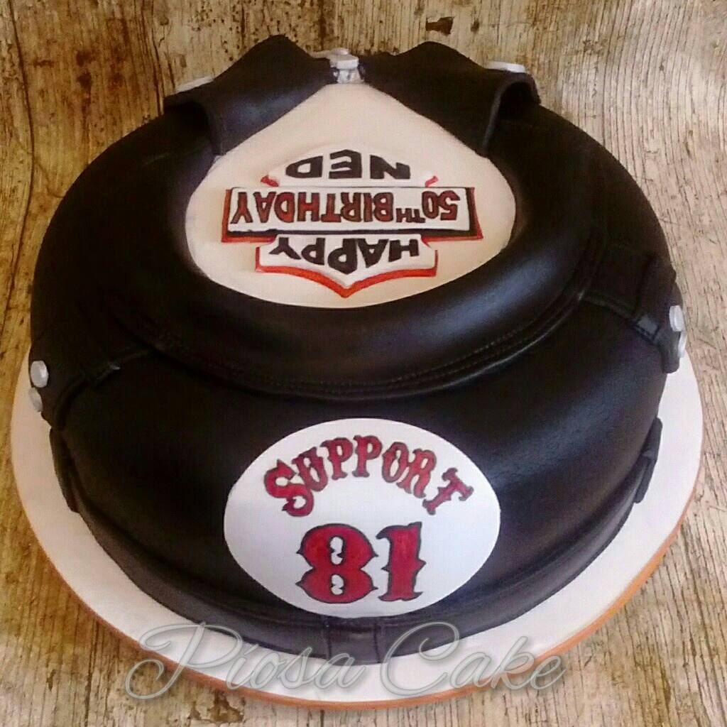 PiosaCake's tweet photo. A few biker lads got together got this cake as a surprise for their friend's 50th
And they say bikers are all mean and scary 😜 #bigsofties https://t.co/lPMAa2CEcA