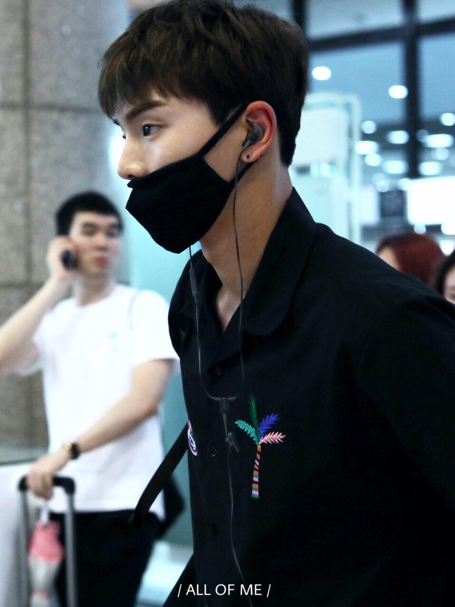 ALLOFME_SHOWNU's tweet photo. [❣] 170703 김포출국 셔누
#셔누 #SHOWNU #몬스타엑스 #MONSTA_X
졸리니까 눈만 꿈뻑꿈뻑하던 현우ㅠㅠ
@OfficialMonstaX #SHINE_FOREVER https://t.co/v6IzNBoHLA