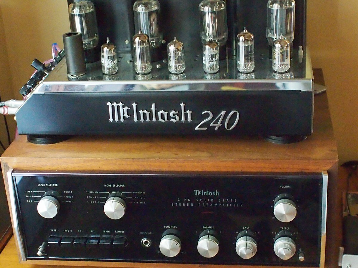 _audioclassics's tweet photo. With Matt C's awesome set up, "The Party always ends up in the kitchen." #audioclassics #audio #audiophile #McIntosh #hifi #sound #amp https://t.co/UATJvYZgBH