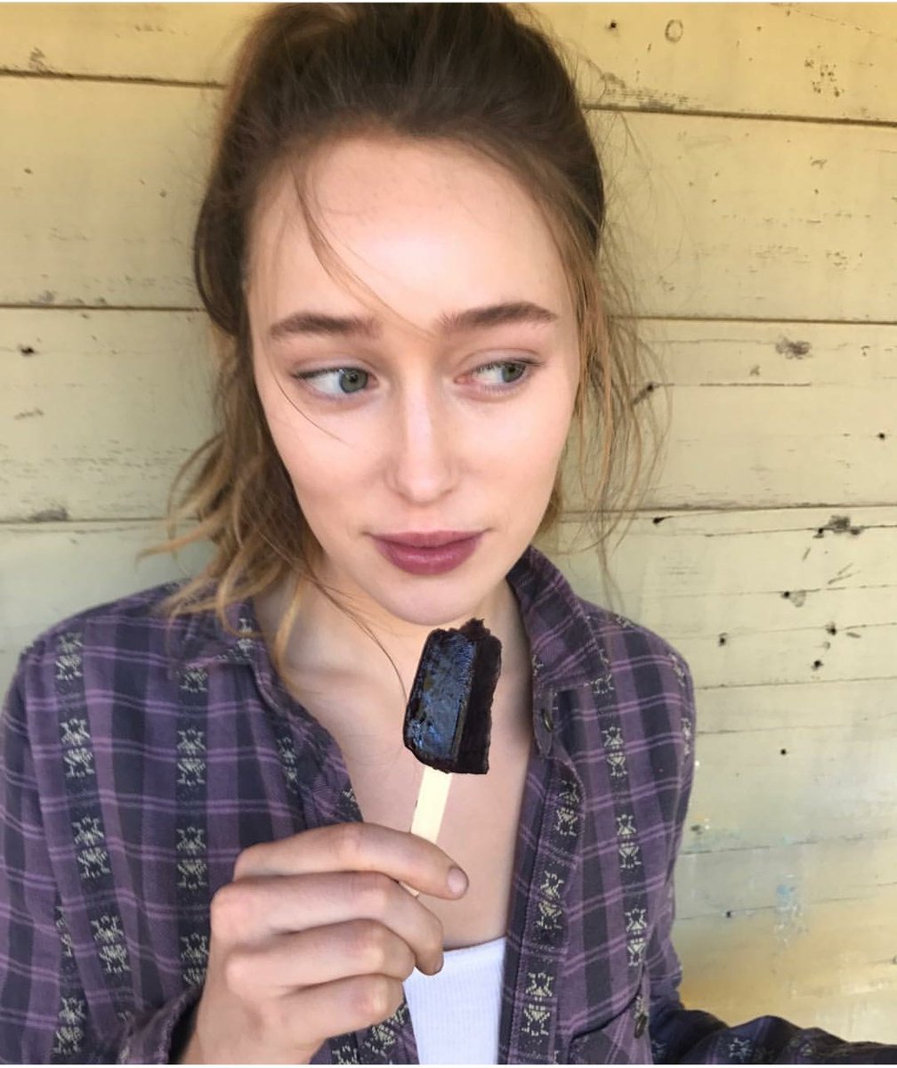 AlyciaNoticias's tweet photo. 📷💀📋🌸"La última retrato Popsicle #3 of @DebnamCarey #prettyinpurple #happygirl #popsiclebreak #feartwd " vía @KimDickens https://t.co/HPP8E1BatS