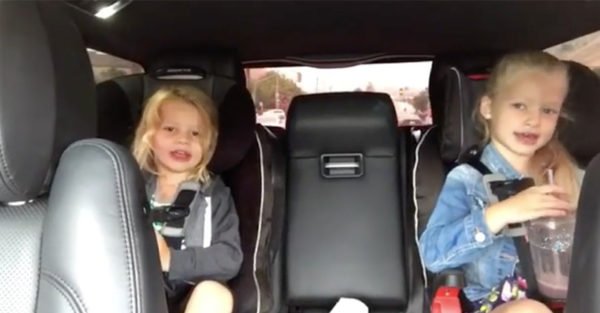 Jessica Simpson\s kids sing hilariously lacklustre version of \"Happy Birthday\"  