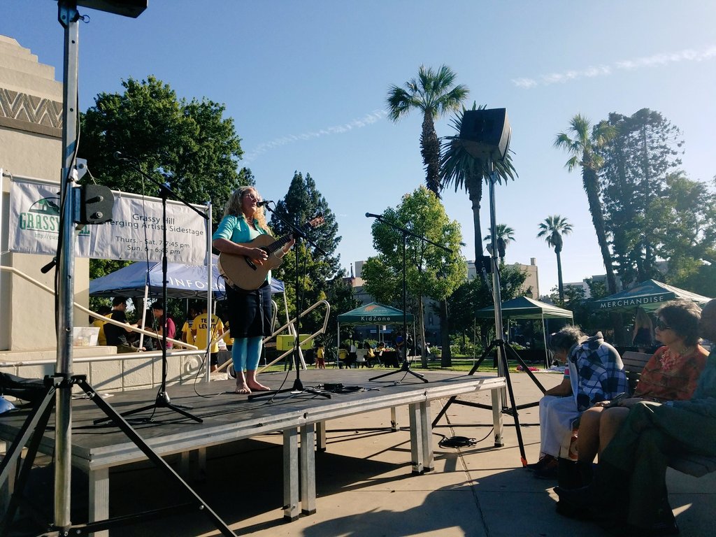 Lisa Turner playing the Grassy Hill Side Stage right now. Legendary percussionist Pete Escovedo comes to the main stage at 7:00p #LevPas