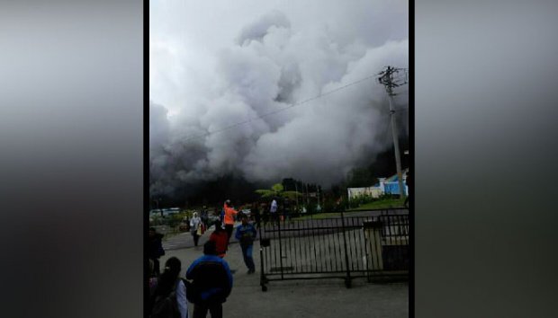 Eruzione Vulcano Sileri a Giava Indonesia con morti e feriti