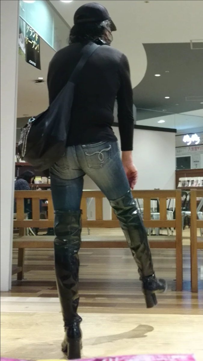 knee high boots twitter