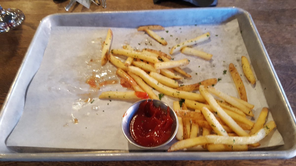 I get why #townhallpublichouse #langley is dead... #prisonfood #shitmenu #byebyestuffedburger
#nicetray @WEAREJRG #imageisnteverything