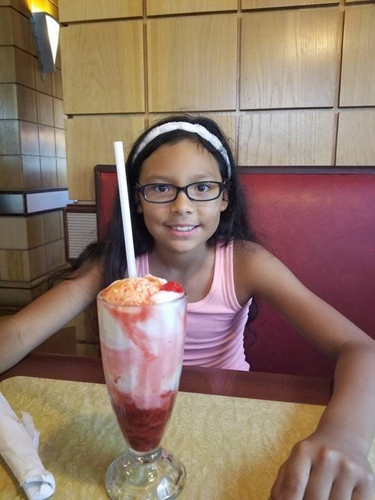 BlackburnElem's tweet photo. Sofia found a caterpillar on a hike &amp; then they had🍦! 2 more bingo squares completed! #BlackburnSummerSelfie #ForneyConnects https://t.co/yuCNQ74Iu0