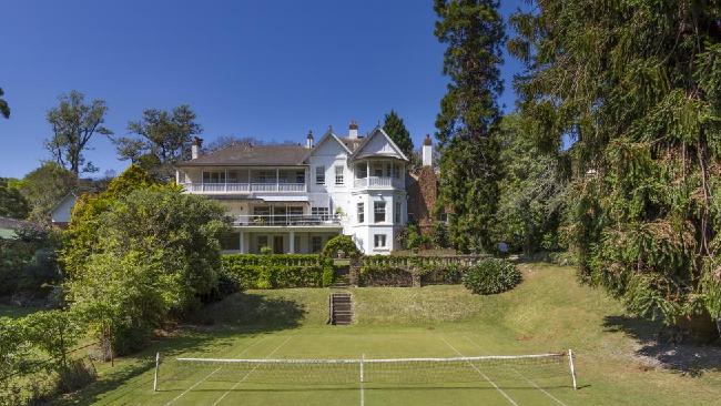 Point Piper waterfront estate Elaine has been sold for $75mil, the highest price ever paid for an Australian home: bit.ly/2oW0tsA