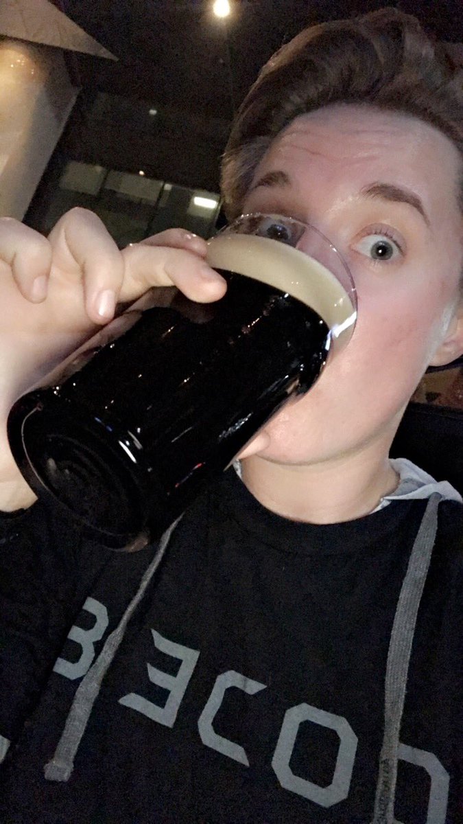 Gribbondor's tweet image. @StephenAmell lowkey just bought me a drink 😍🤓 #Code8movie #Code8Extras