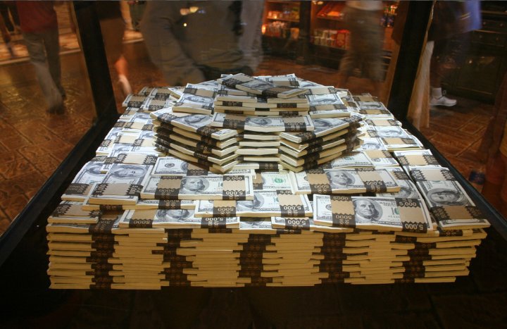 I will offer Twitter 1 million dollars if they will shut down Donald Trump's Twitter Account for one week!