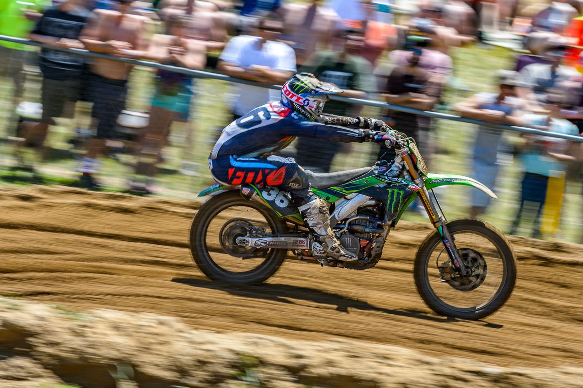 PCraceteam's tweet photo. Just making sure that rear fender is on tight! #WeRace #RedBudMX #thisismoto #HoldOn https://t.co/cIXED5E21c