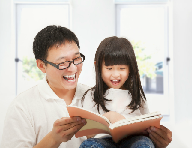 SingaporeMDDI's tweet photo. Reading in your mother tongue – how to help your child get started: https://t.co/E4XnzVf2q7 #ReadFest2017 https://t.co/9wZx5dEJF0
