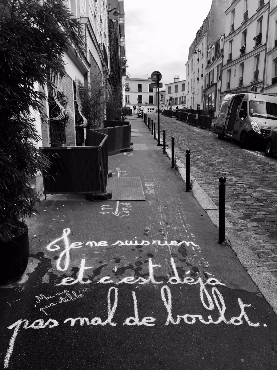 #lesgensquinesontrien #enmarche  #emmannuelmacron #streetartist #lestrottoirsdeParis #watchyourstep  #streetart  #streetartparis #chalkart