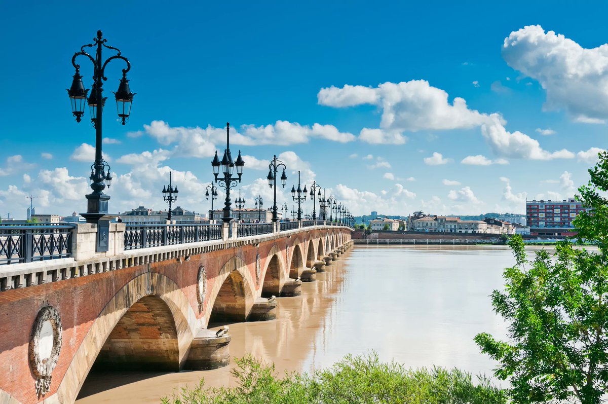 BordeauxTourism's tweet photo. #Bordeaux adulée à l'international « 10 reasons why Bordeaux is France's greatest city » https://t.co/KCT3YckzTZ Merci @TelegraphTravel 😘 https://t.co/SmvjiZz496
